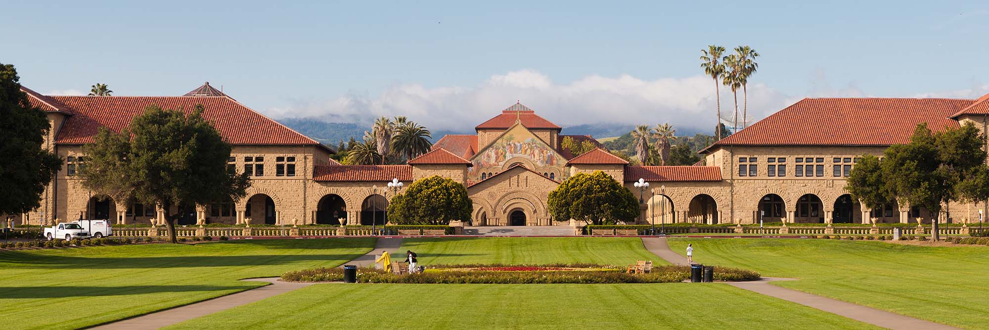 Stanford_Oval_May_2011_panorama_DP.jpg