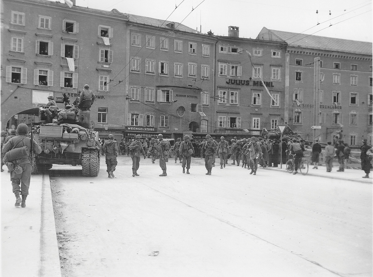  U.S. Army Tanks in Salzburg after the City’s peaceful surrender Photo: www.bundesheer.at