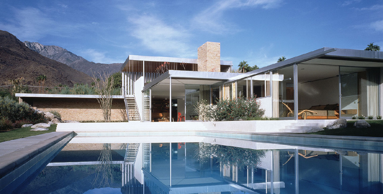 Kaufmann House , Palm Springs, California. Built in 1946, Restoration 2010. Photo: Neutra.org