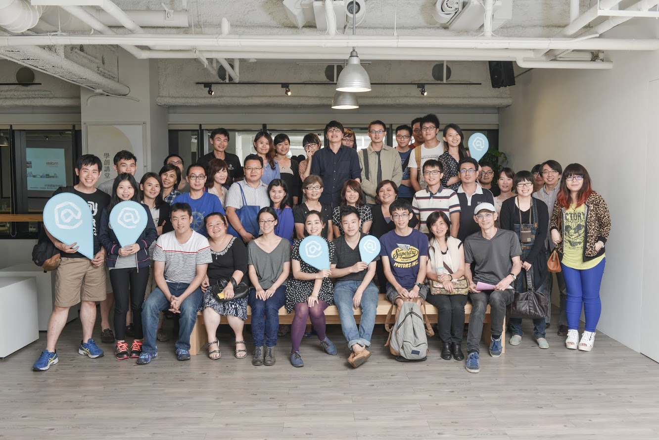 The crew & audiences takes massive selfie at @Studio 