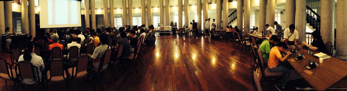Father's Day Special. Parents enjoying Maker in the left, while the kids have fun with the workshops in the right. 