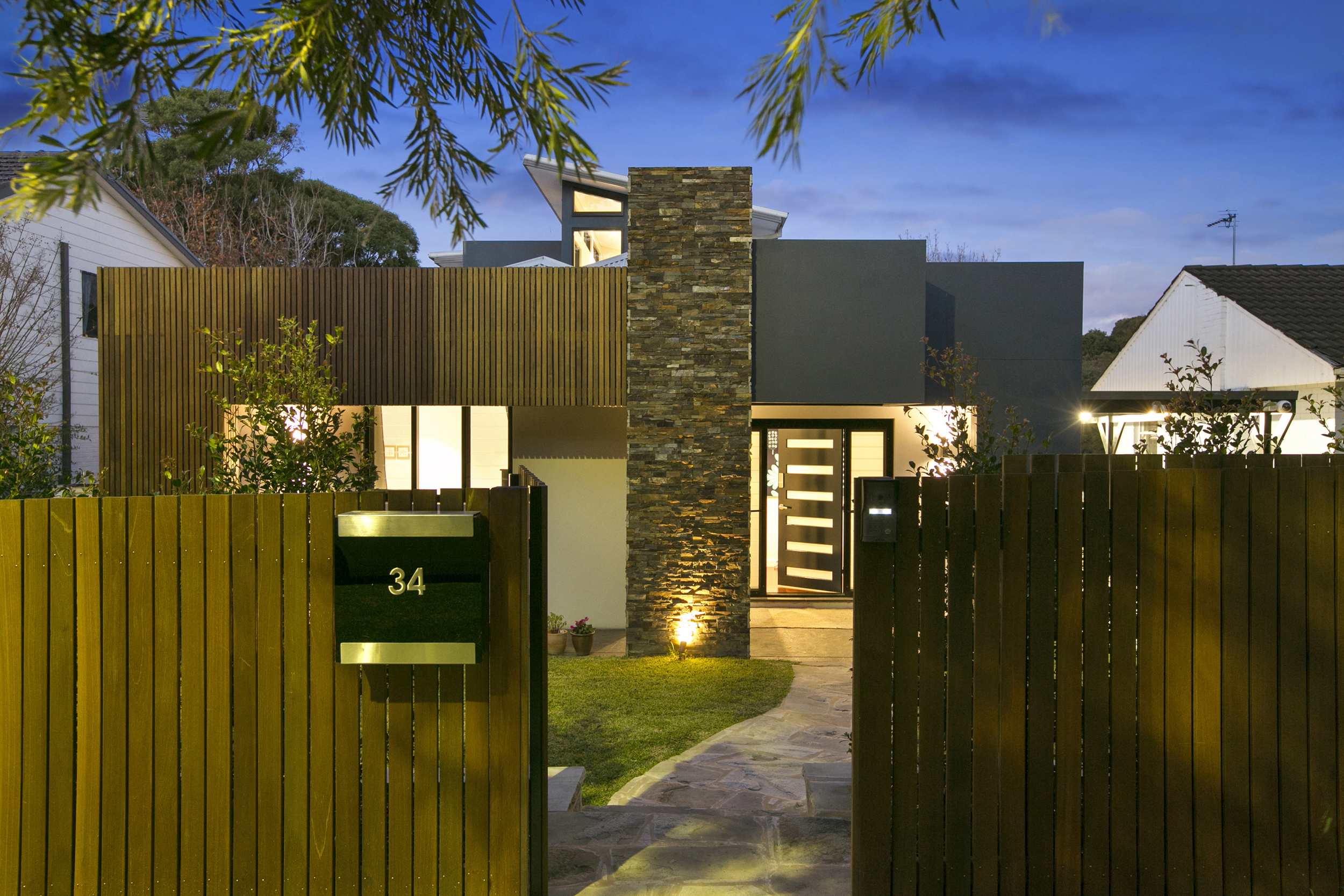 024_Open2view_ID361004-34_Condamine_STreet.jpg