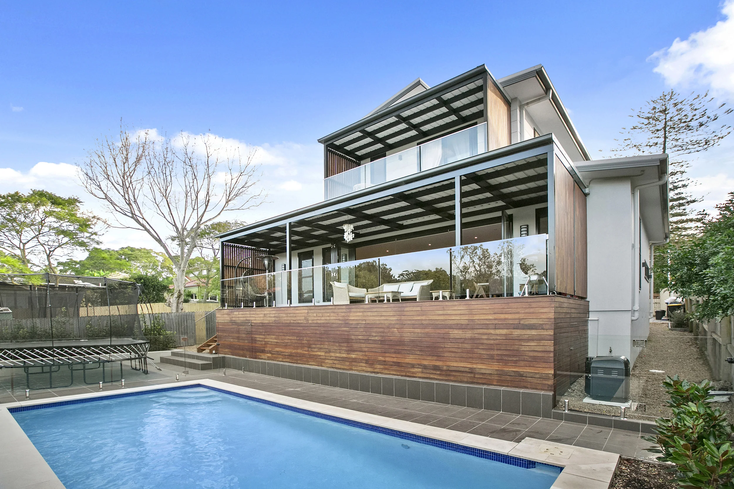 001_Open2view_ID361004-34_Condamine_STreet.jpg