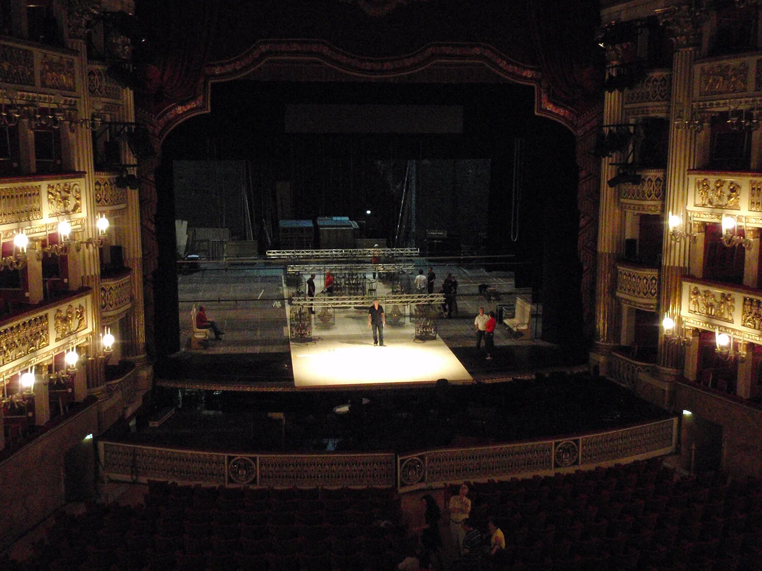 Die Trilogie der Sommerfrische_Latella_A.Zaccheria_Napoli_Setup.JPG