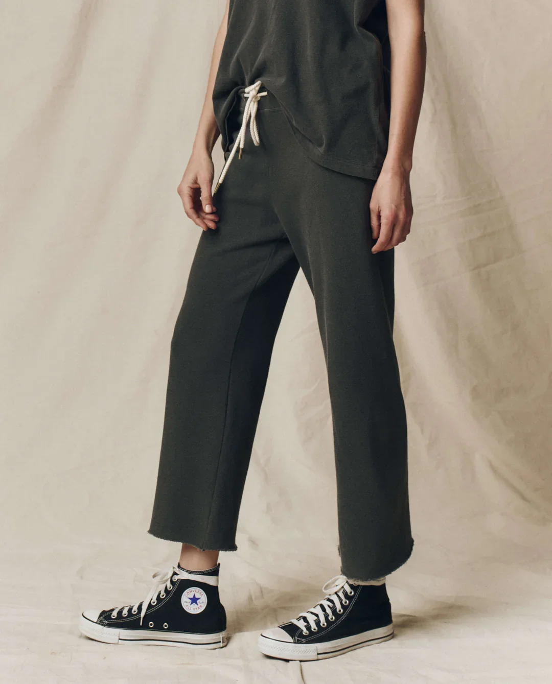 THE-GREAT-LOOK-35-THE-BOXY-CREW-WASHED-BLACK-THE-WIDE-LEG-CROPPED-SWEATPANT-WASHED-BLACK_-2592copy_9a9b0c07-d128-4c1e-bab0-5eb8494474ad_1080x.jpg.webp