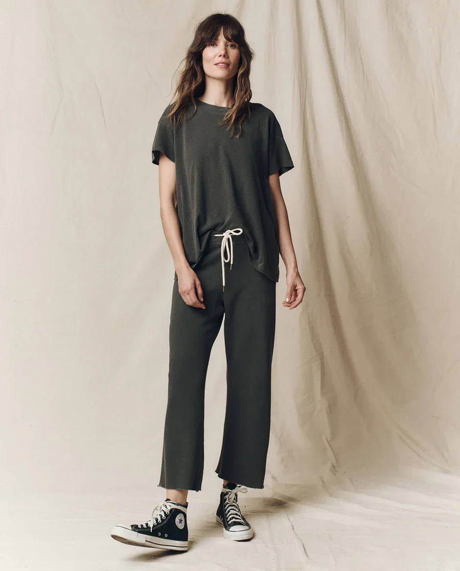 THE-GREAT-LOOK-35-THE-BOXY-CREW-WASHED-BLACK-THE-WIDE-LEG-CROPPED-SWEATPANT-WASHED-BLACK_-2559_62102416-4b77-4018-9654-9238399242a6_900x.jpg.webp