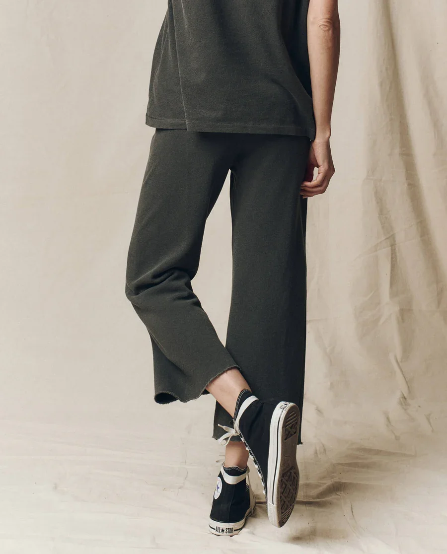 THE-GREAT-LOOK-35-THE-BOXY-CREW-WASHED-BLACK-THE-WIDE-LEG-CROPPED-SWEATPANT-WASHED-BLACK_-2608copy_9e3fdb4f-d426-4aef-a875-541ce061bbea_900x.jpg.webp