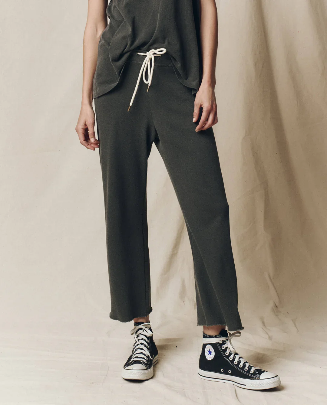 THE-GREAT-LOOK-35-THE-BOXY-CREW-WASHED-BLACK-THE-WIDE-LEG-CROPPED-SWEATPANT-WASHED-BLACK_-2579copy_602922c3-6fdc-46cc-ad7f-805acea5d1dc_1080x.jpg.webp
