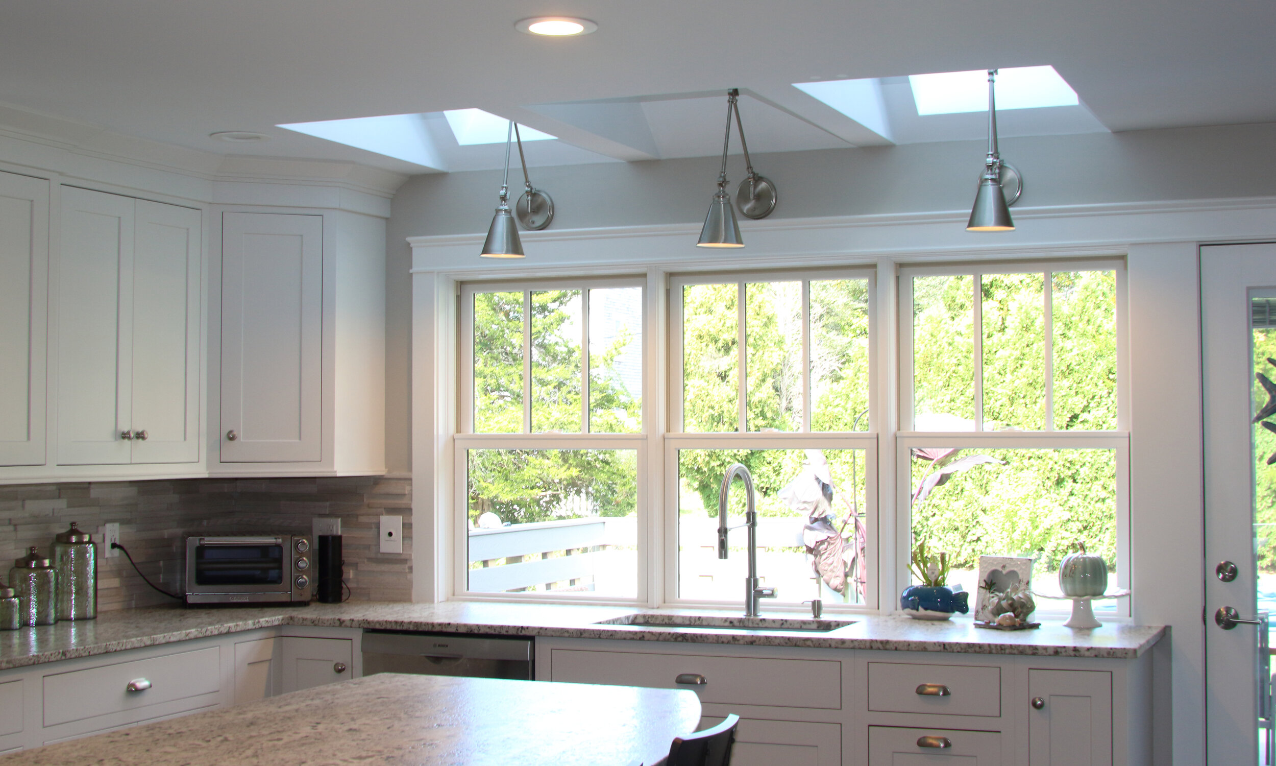 Kitchen counter-height window sills with skylights above