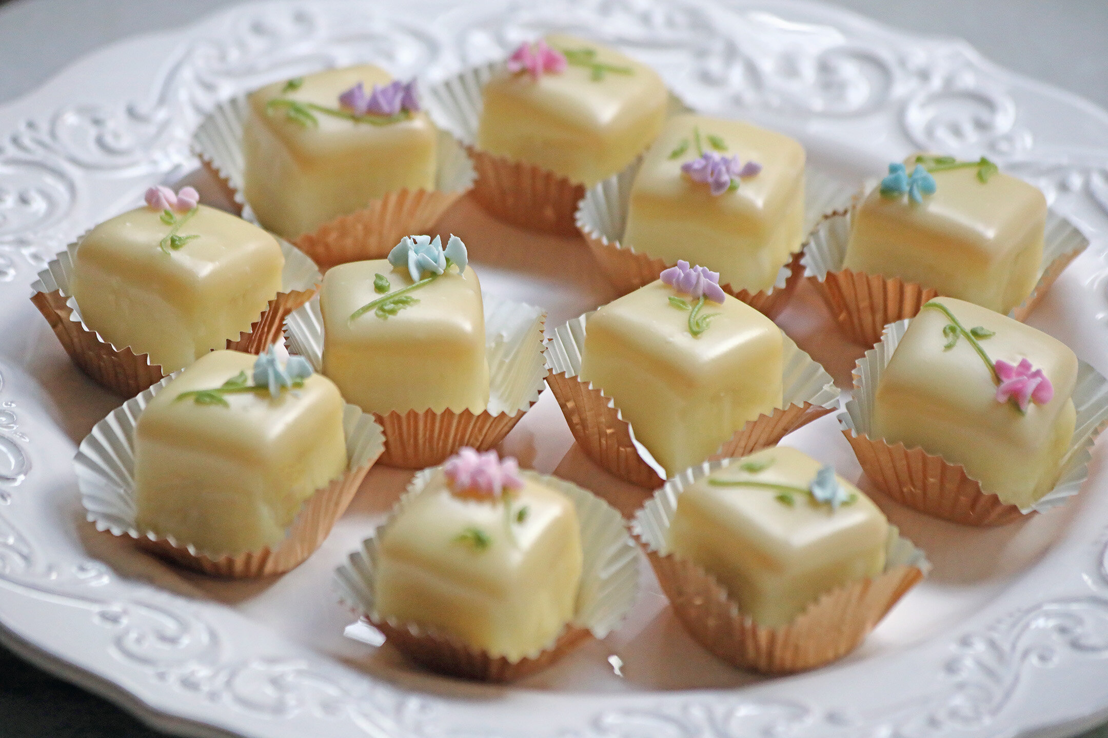 Box of 9 Petit Four Demitasse - Lemon 03.jpg