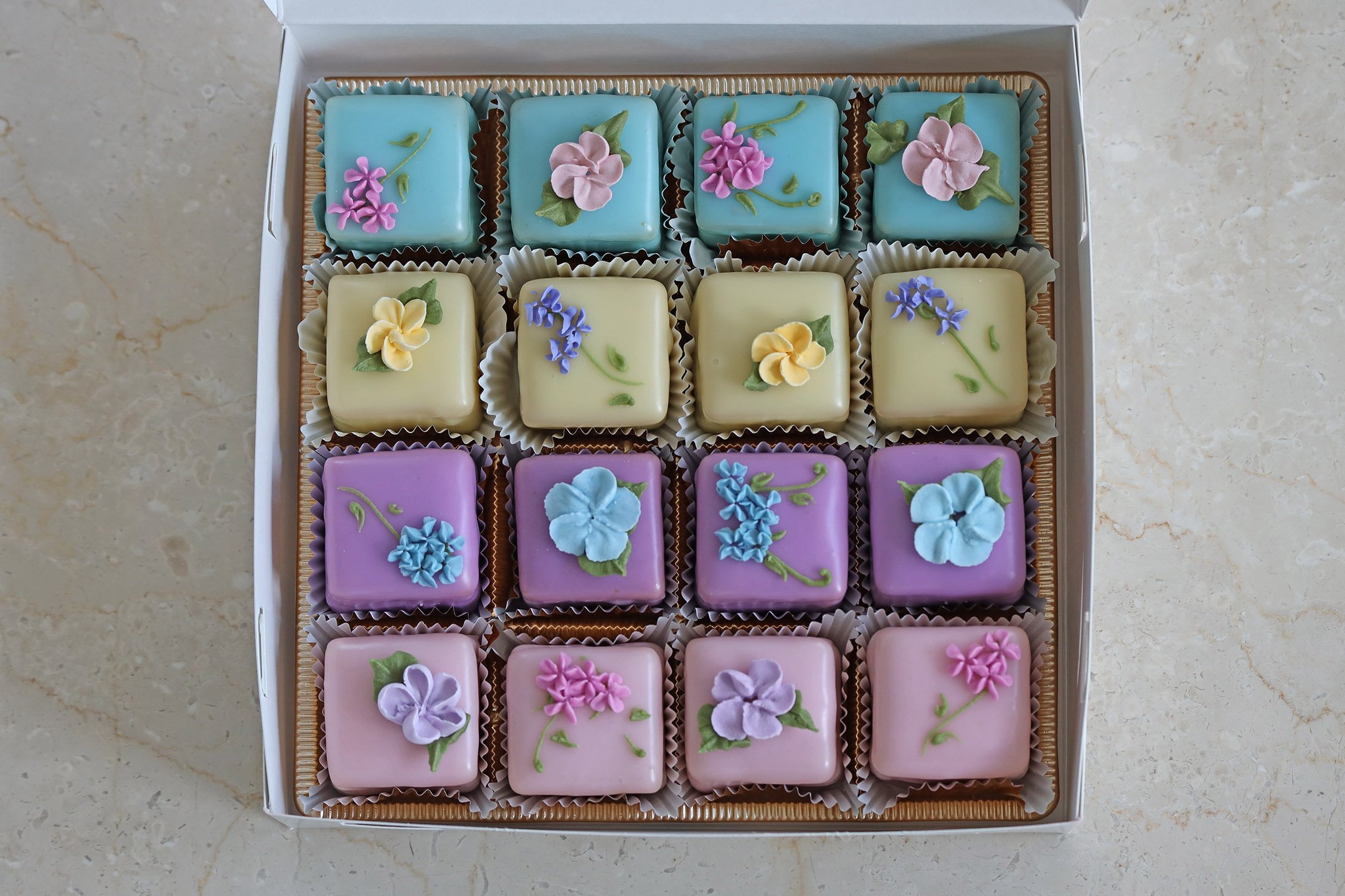 Box of 16 Petit Cakes 5 (1).jpg