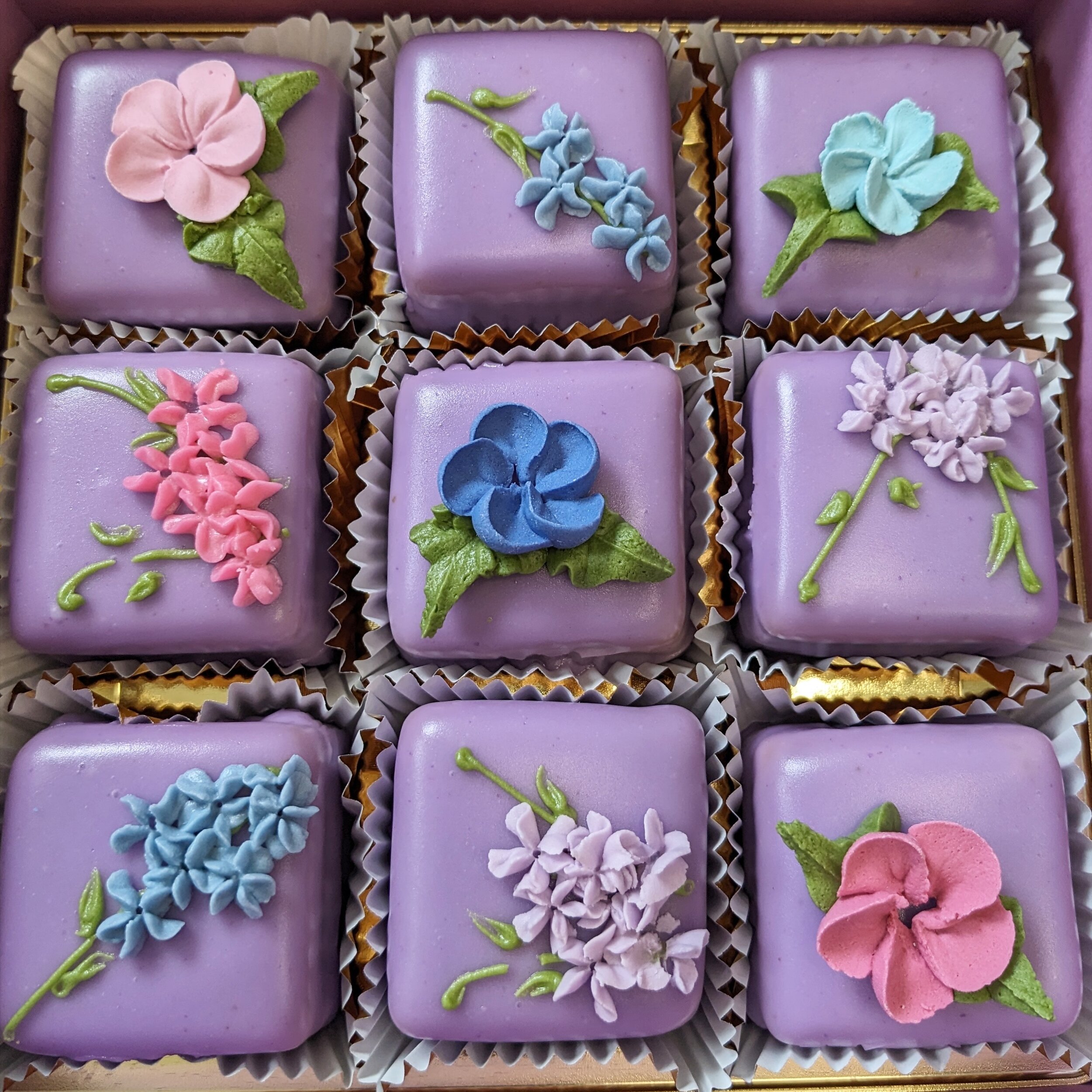 Lavender cakes! 

#bonvivant #bonvivantnewyork #minicake #petitcake #lavenderflavor #lubeca #marzipan #lavenderflowers #petitcake #luxurylifestyle #petitfour #newyork #jerseycity #cakeshop #cakes