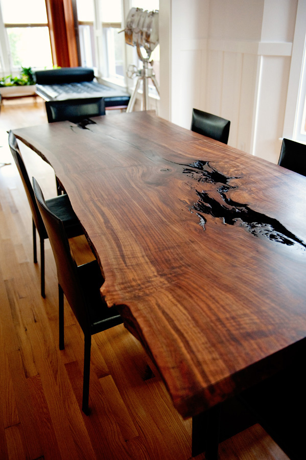 DiningTable.jpg