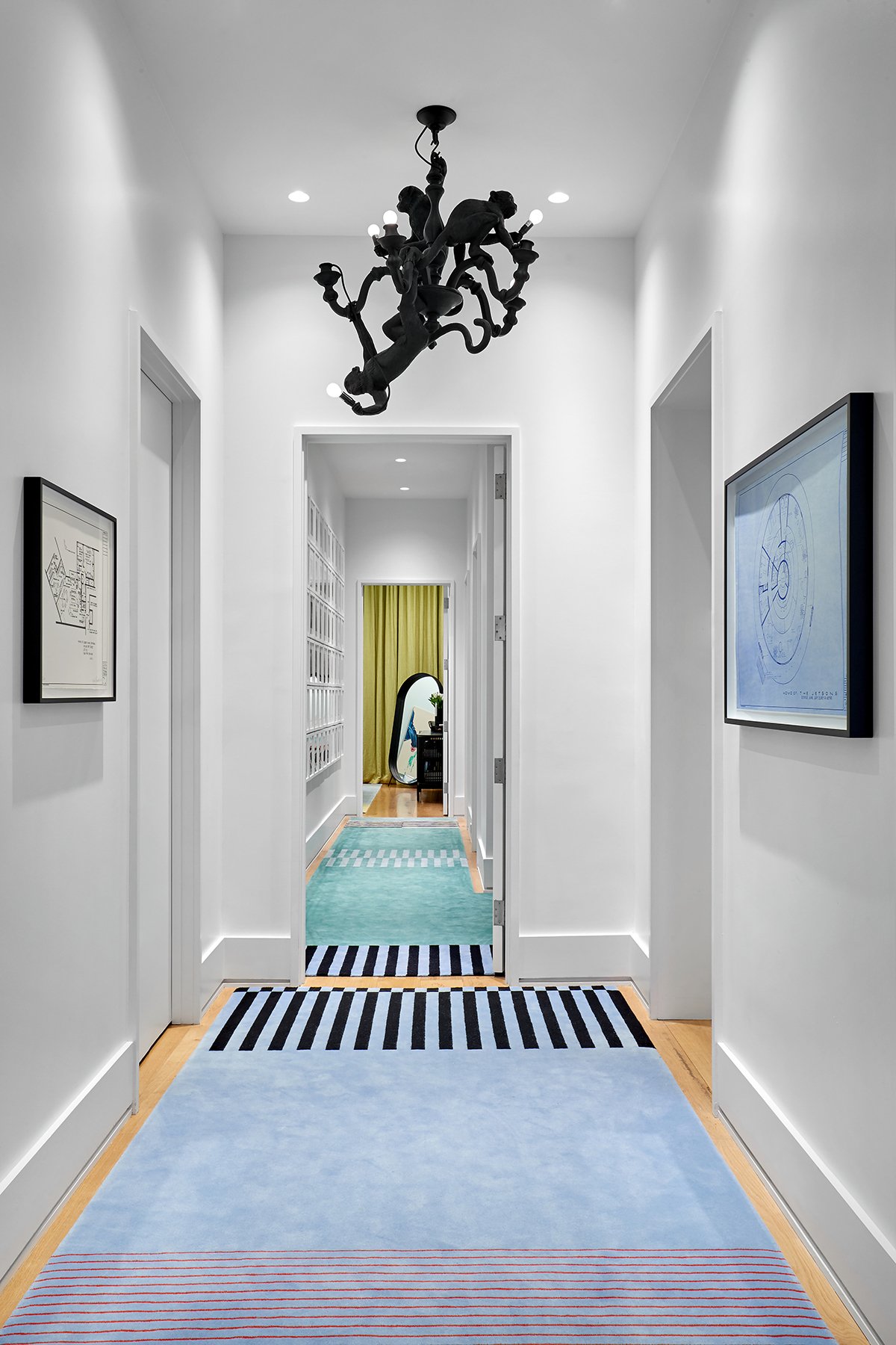 ©Ghislaine Viñas_24 Warren Street 2021_Hallway_0339_sml.jpg