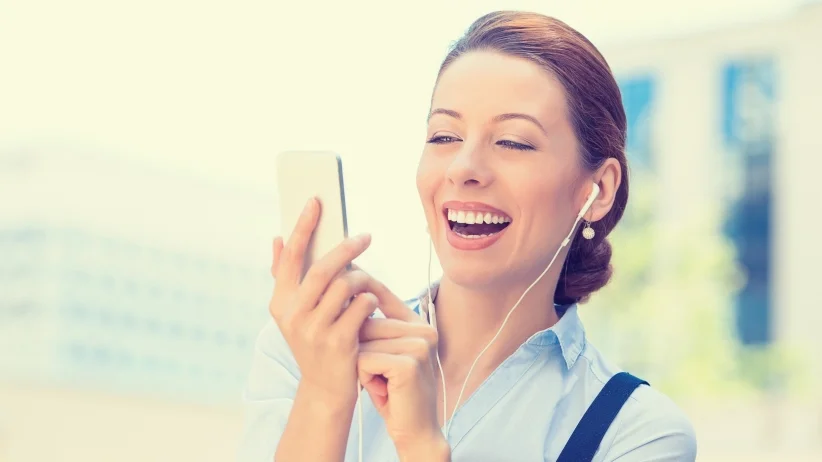20150721173022-happy-at-email-woman.jpeg