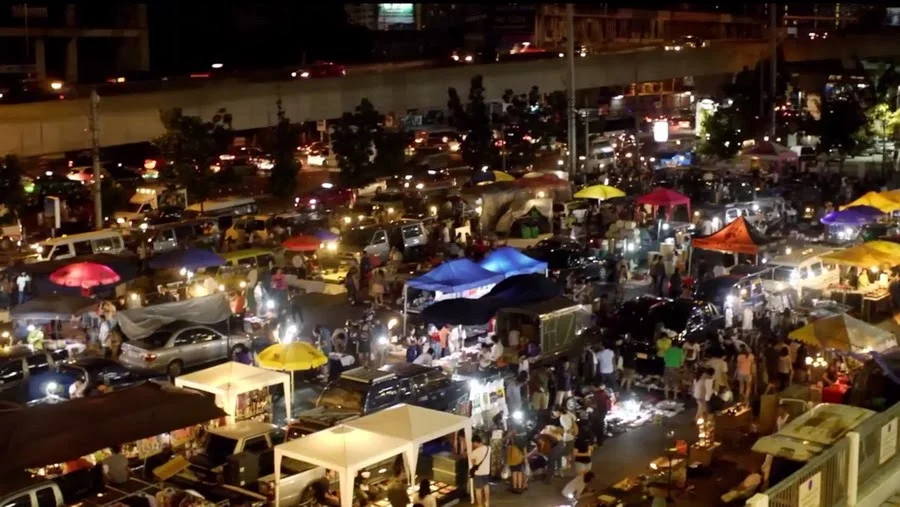 Sell more by visiting stalls, rather than having your own.