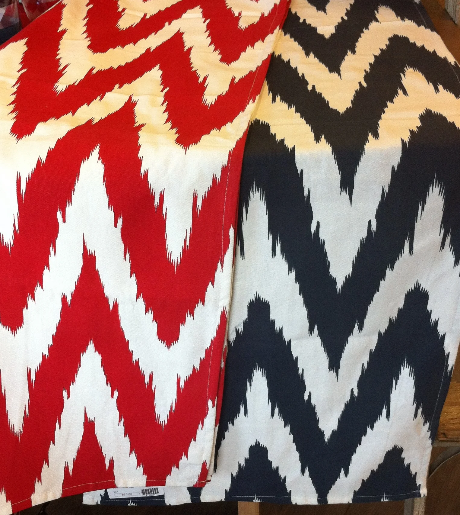 CHEVRON TABLE RUNNER
