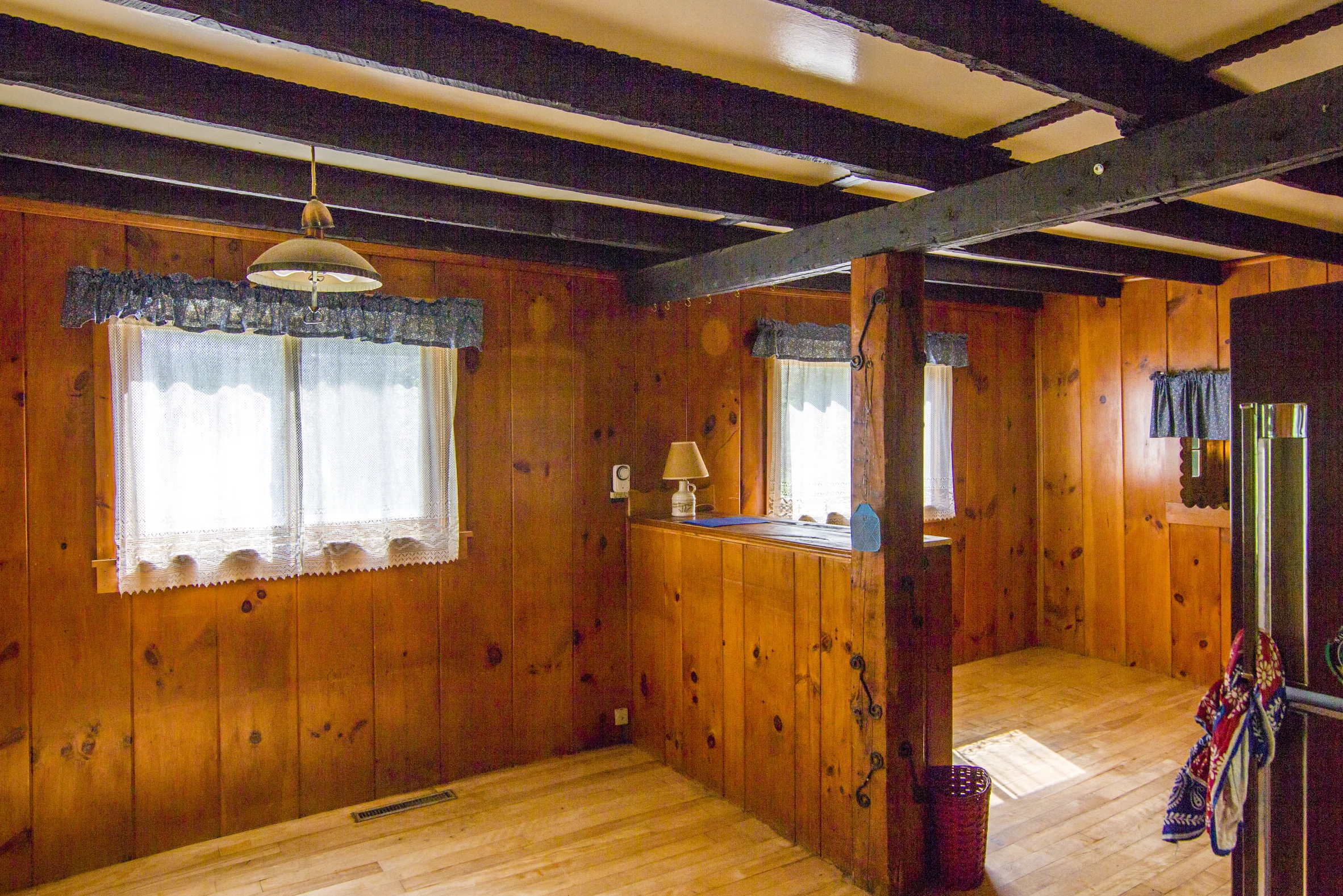 Back downstairs to see the eat-in kitchen on the left