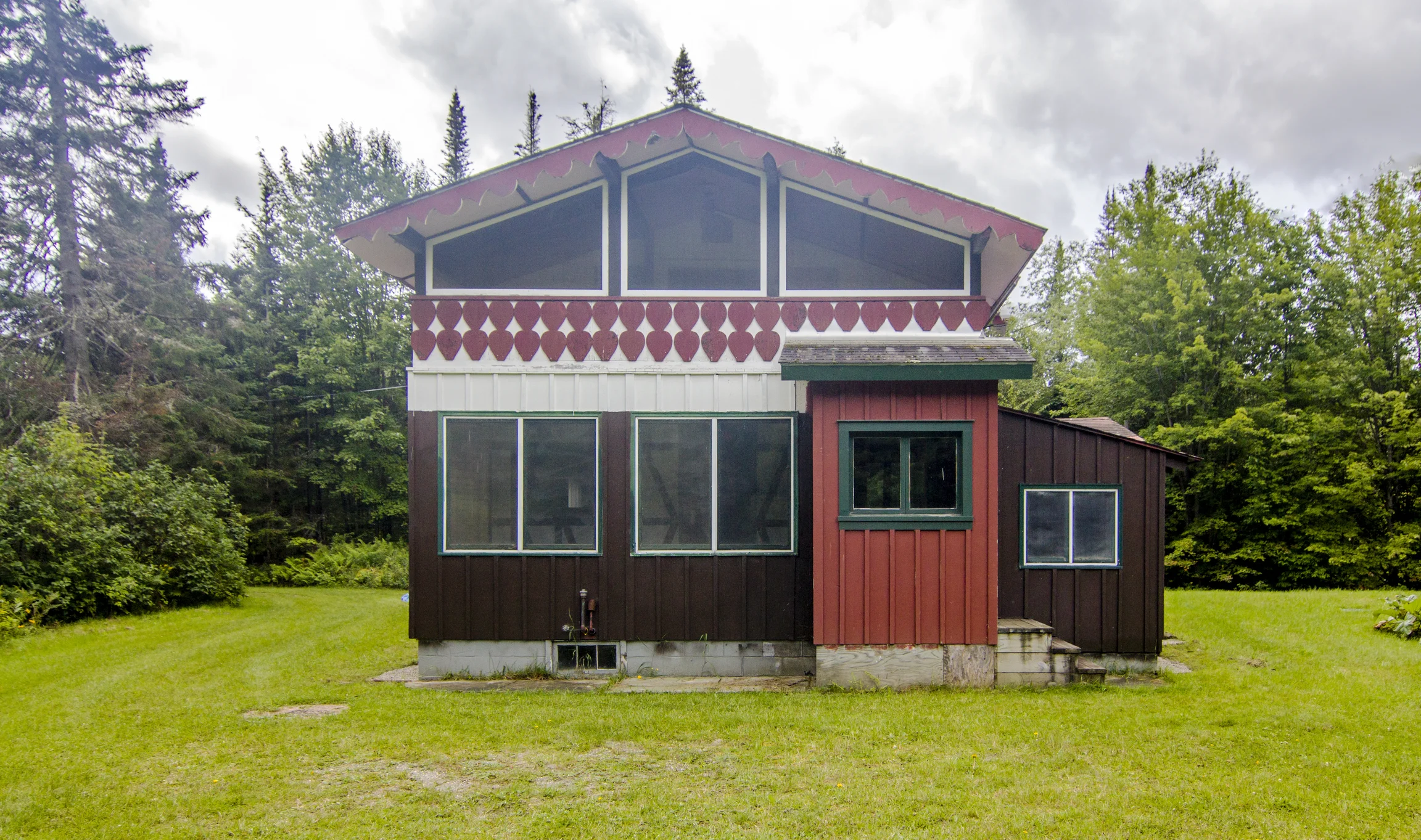18-2017-08-25 IMG_3960 Bormann Right Side with Sleeping Porch.jpg