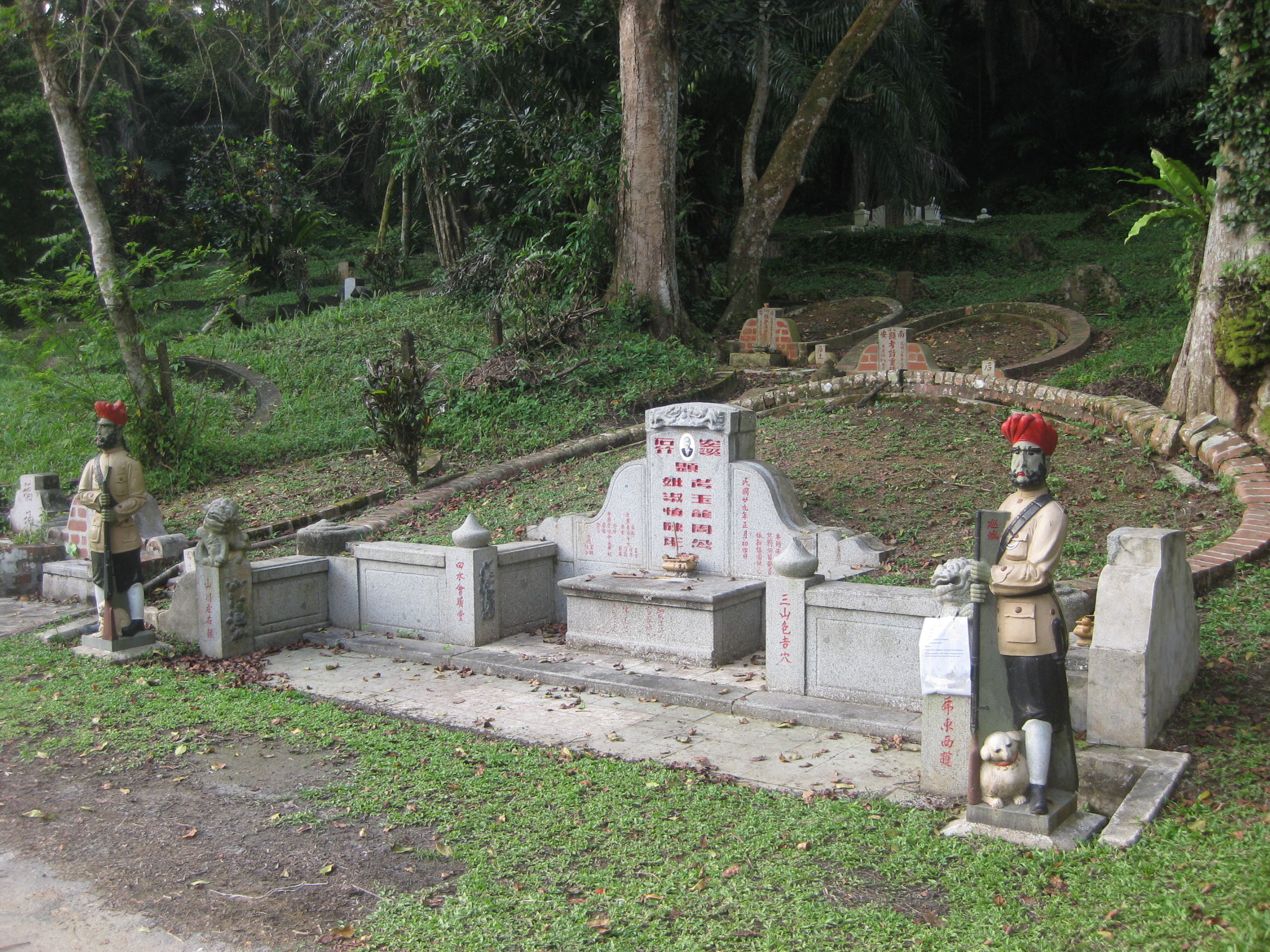 Mr Chew Geok Leong. Died 1939. Practiced TCM in Singapore at Geylang Serai Shophouse. He had prepared his coffin, tombs and statues while he was still alive