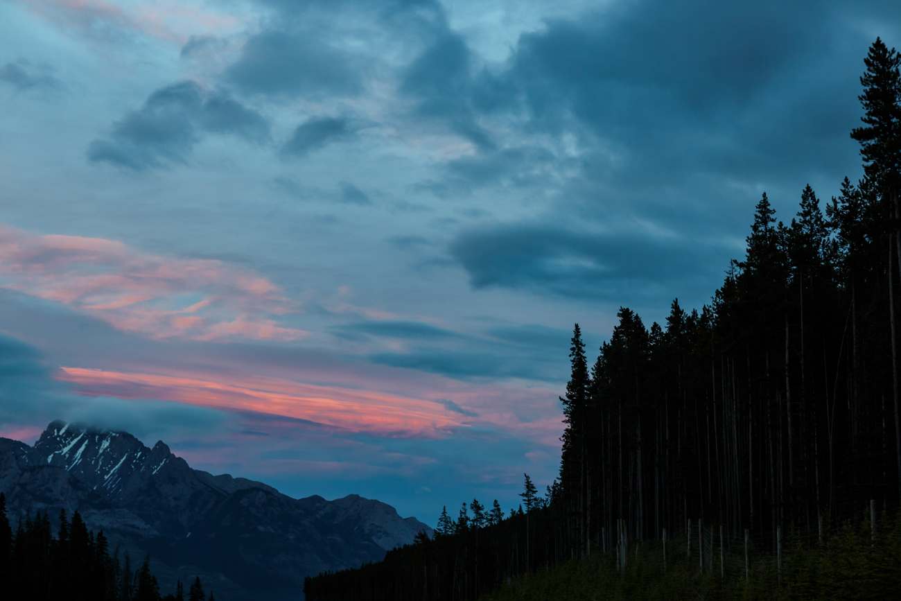 052-moraine-lake-wedding-photographers.jpg