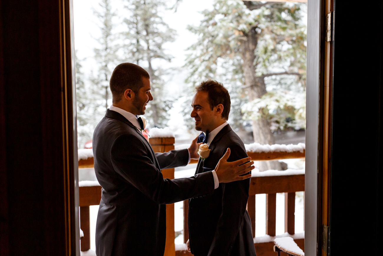 374-kendalandkevinphotographygettingready.jpg