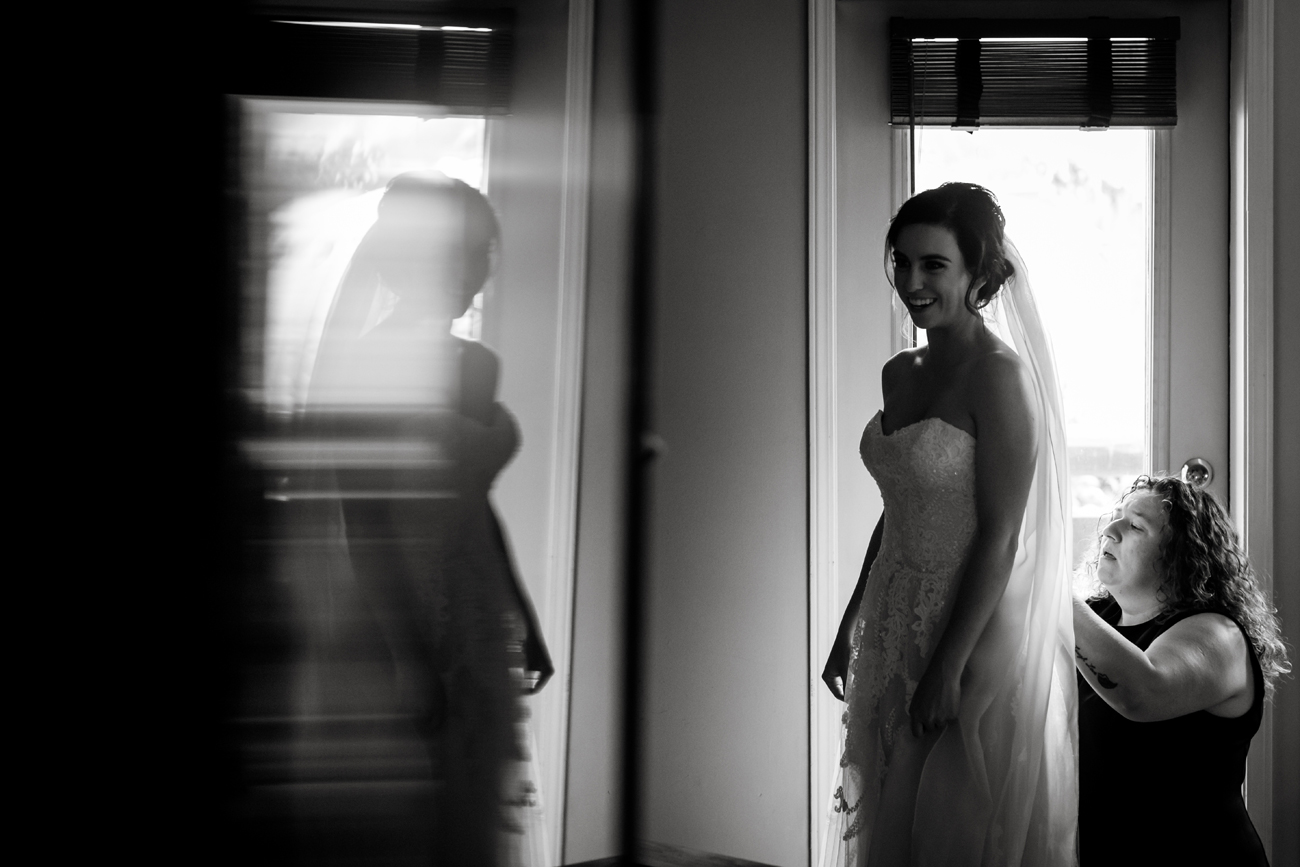 379-kendalandkevinphotographygettingready.jpg