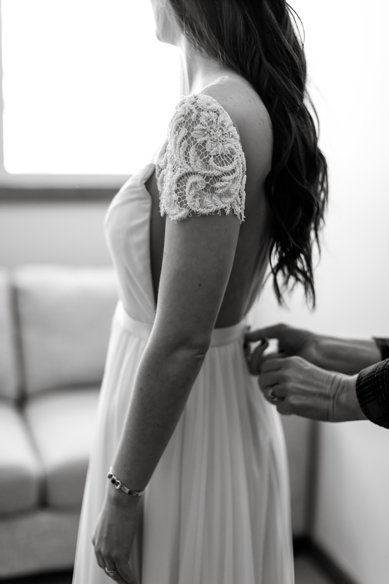 513-kendalandkevinphotographygettingready.jpg