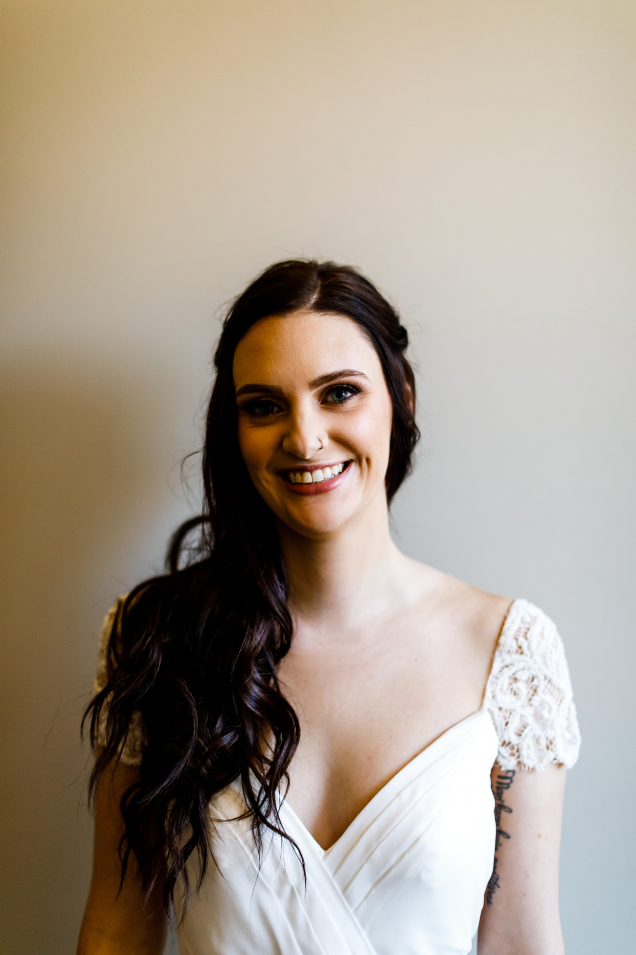 516-kendalandkevinphotographygettingready.jpg