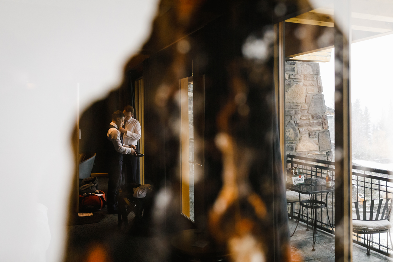 537-kendalandkevinphotographygettingready.jpg