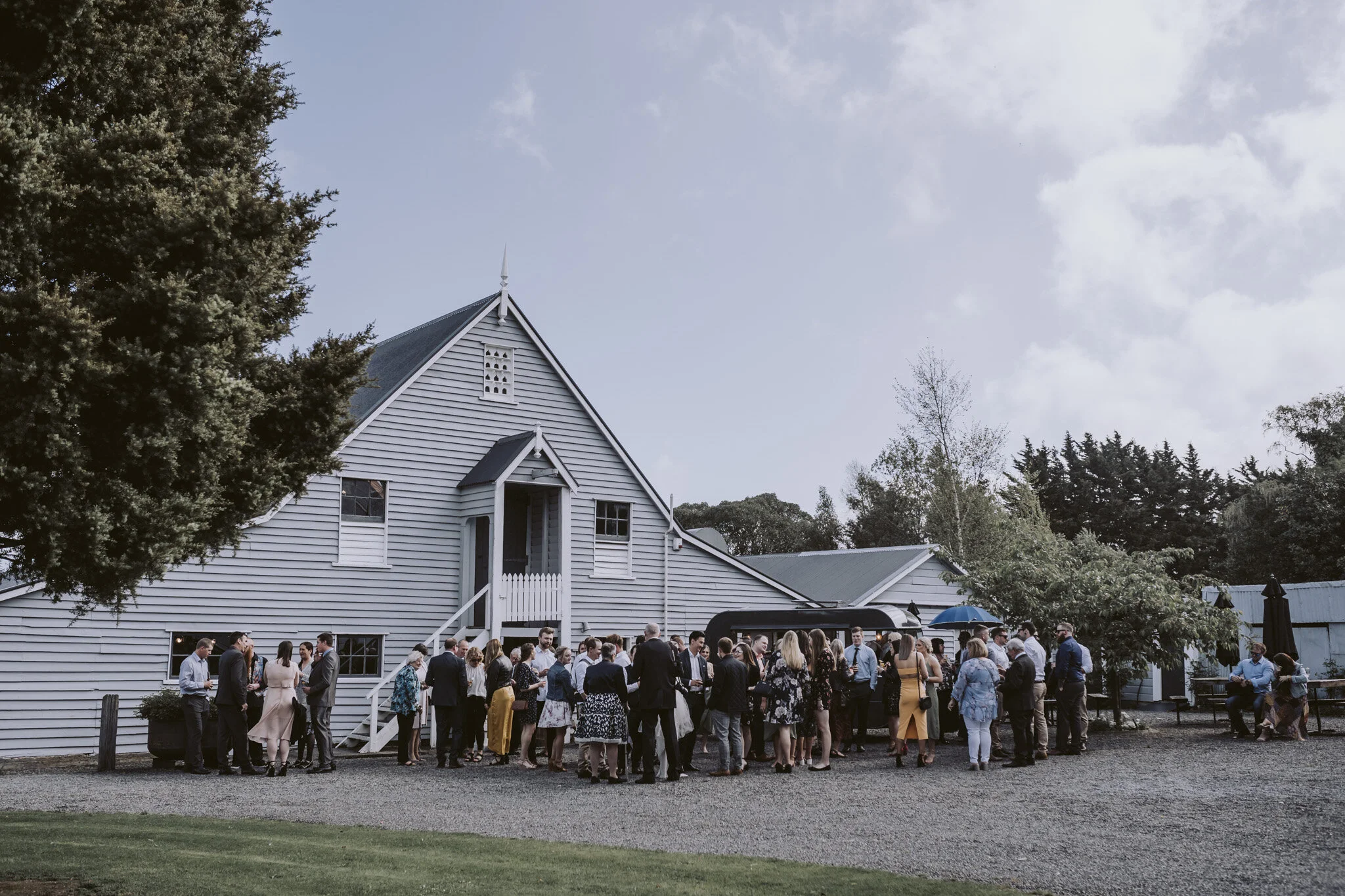 When cocktail hour starts before the ceremony you know it’s going to be one massive party!