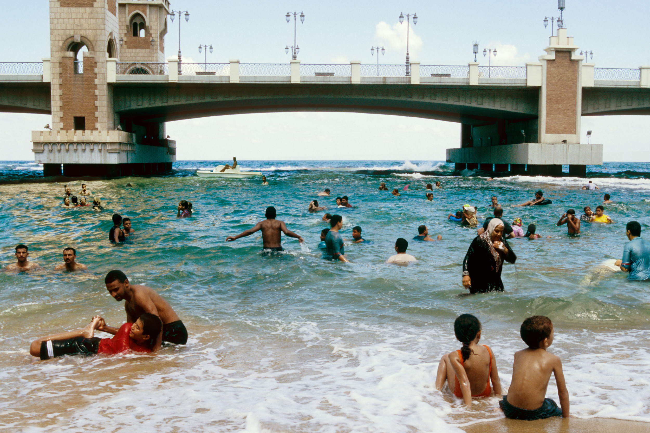  Beach, Domestic Tourism I series, 2005, C-print, 75 x 50 cm. 