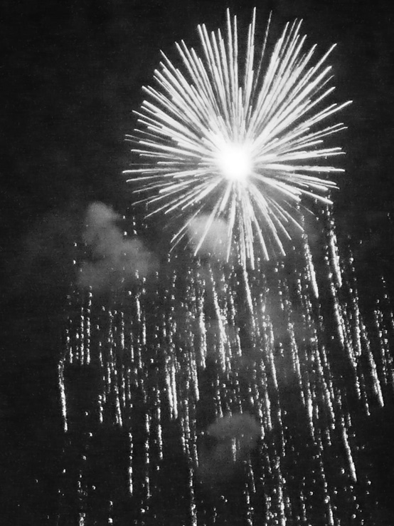   Fireworks (from the work Moonlight Boutique),
Archival ink print, 80 x 60 cm, 2011.  Edition 3 + 1AP  






  
  
   
  
  

  
  
   Normal 
   0 
   
   
   
   
   false 
   false 
   false 
   
   EN-US 
   JA 
   X-NONE 
   
    
    
    
  