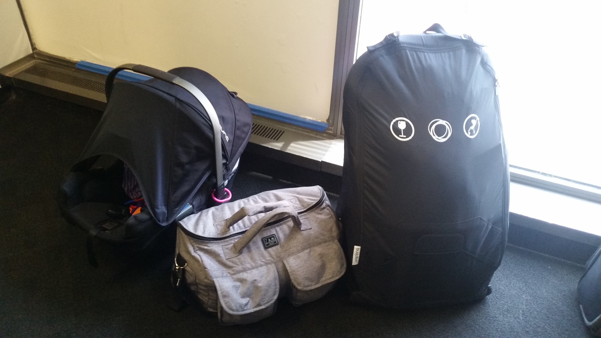 A Pipa, Voyage Bag and Bee all walked into an airport...