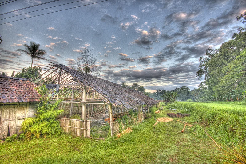 Lifted from Google Images. Search criteria “bad HDR photography” No credit. There is nothing in our human visual system that looks even remotely similar to this.
