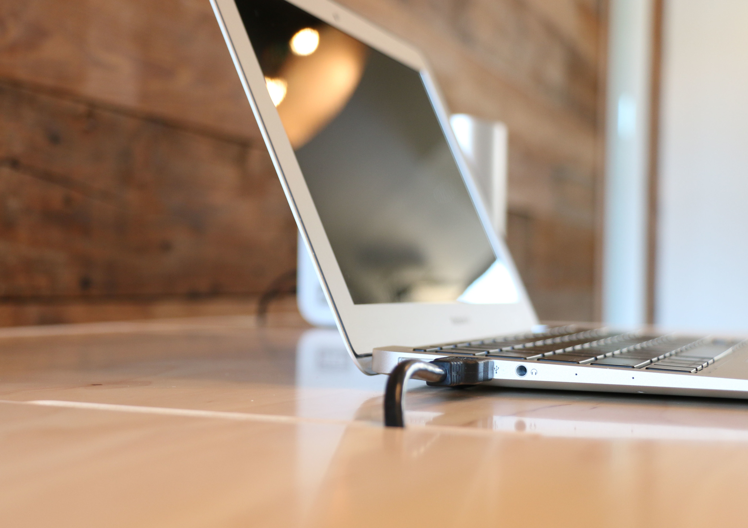  Storage-Top Desk for Mac with 11" MacBook Air 