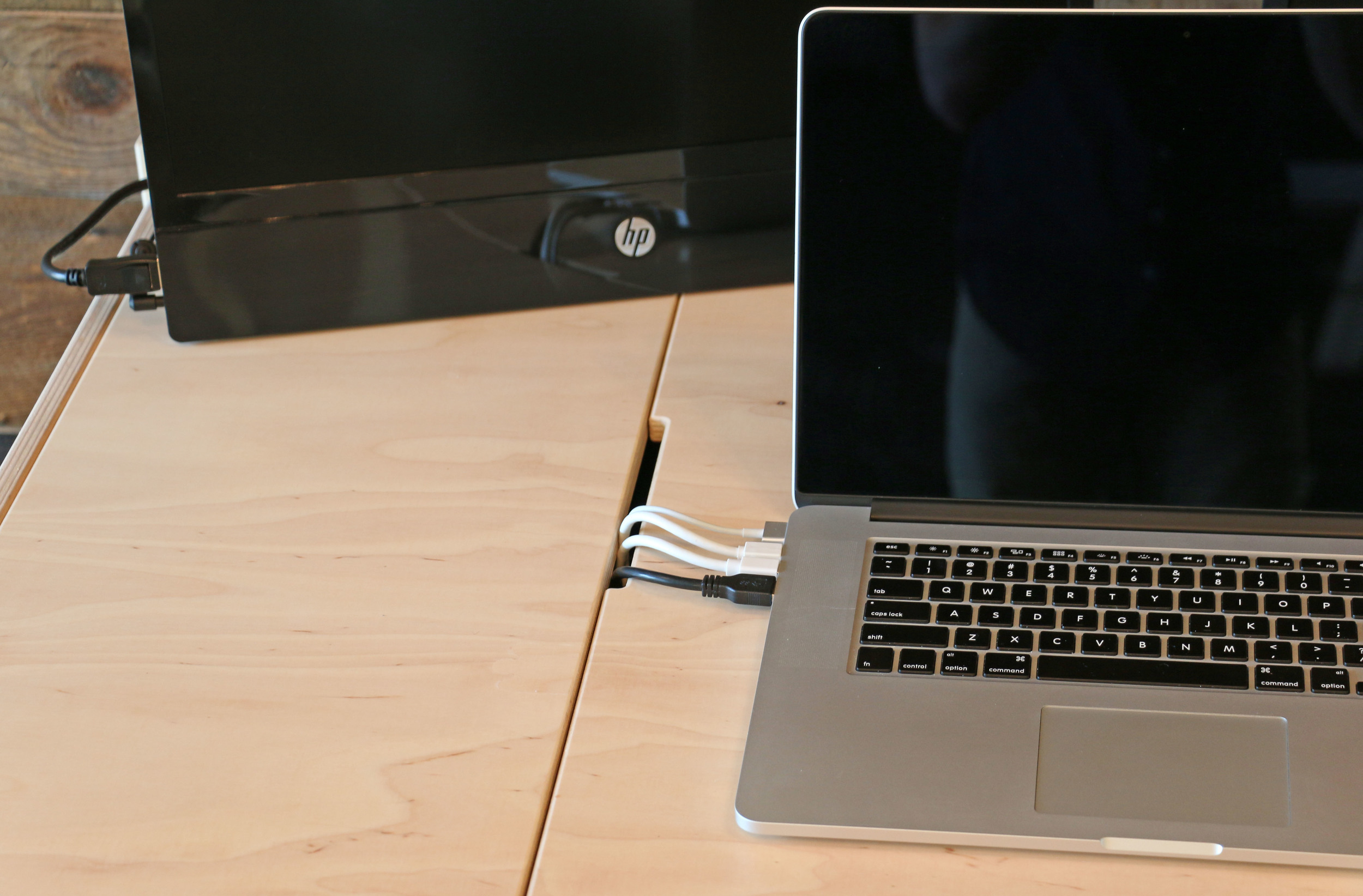  Storage-Top Desk for Mac with 15" MacBook Pro&nbsp;and external 21" display 