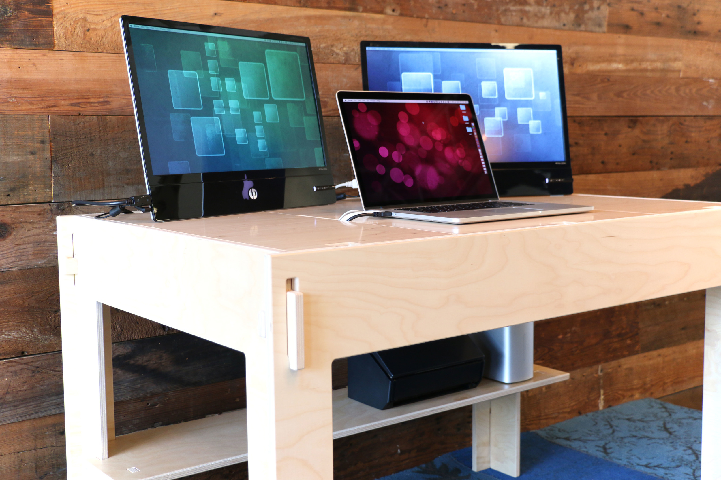  Storage-Top Desk for Mac with 15" MacBook Pro&nbsp;and two external 21" displays 