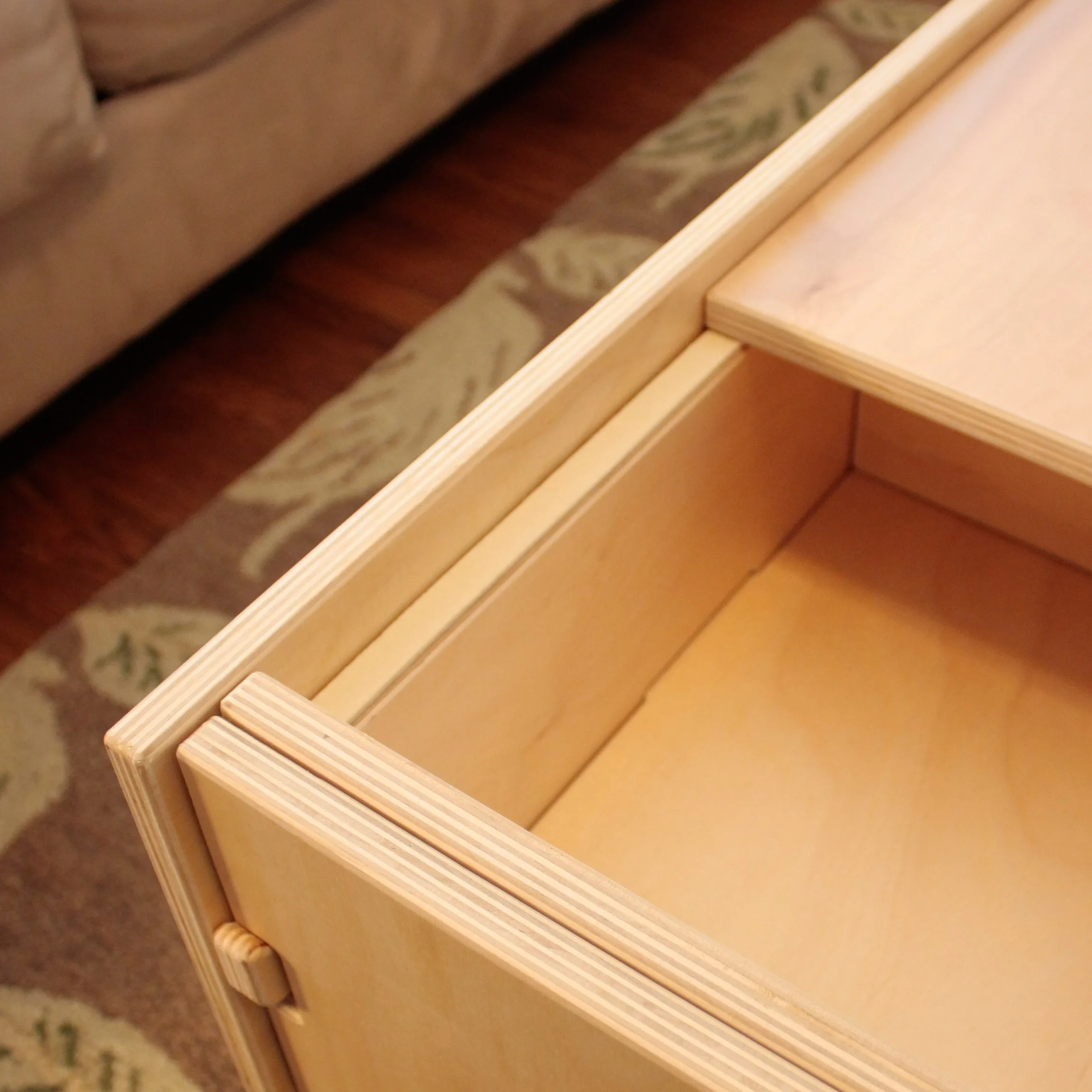 Felt-lined rails for smoothness and sound dampening