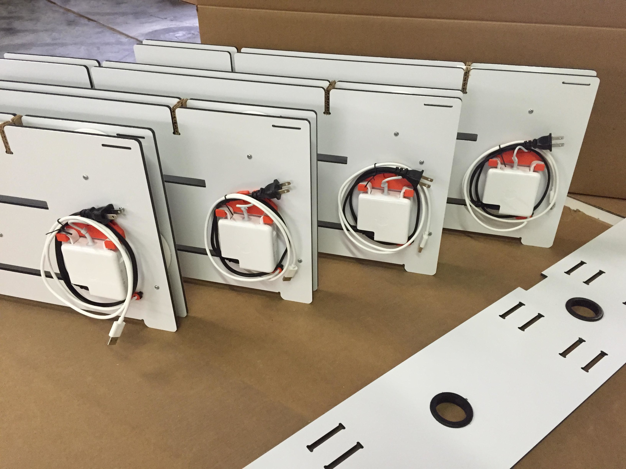 Four cable retractors for Klevr WELD Table
