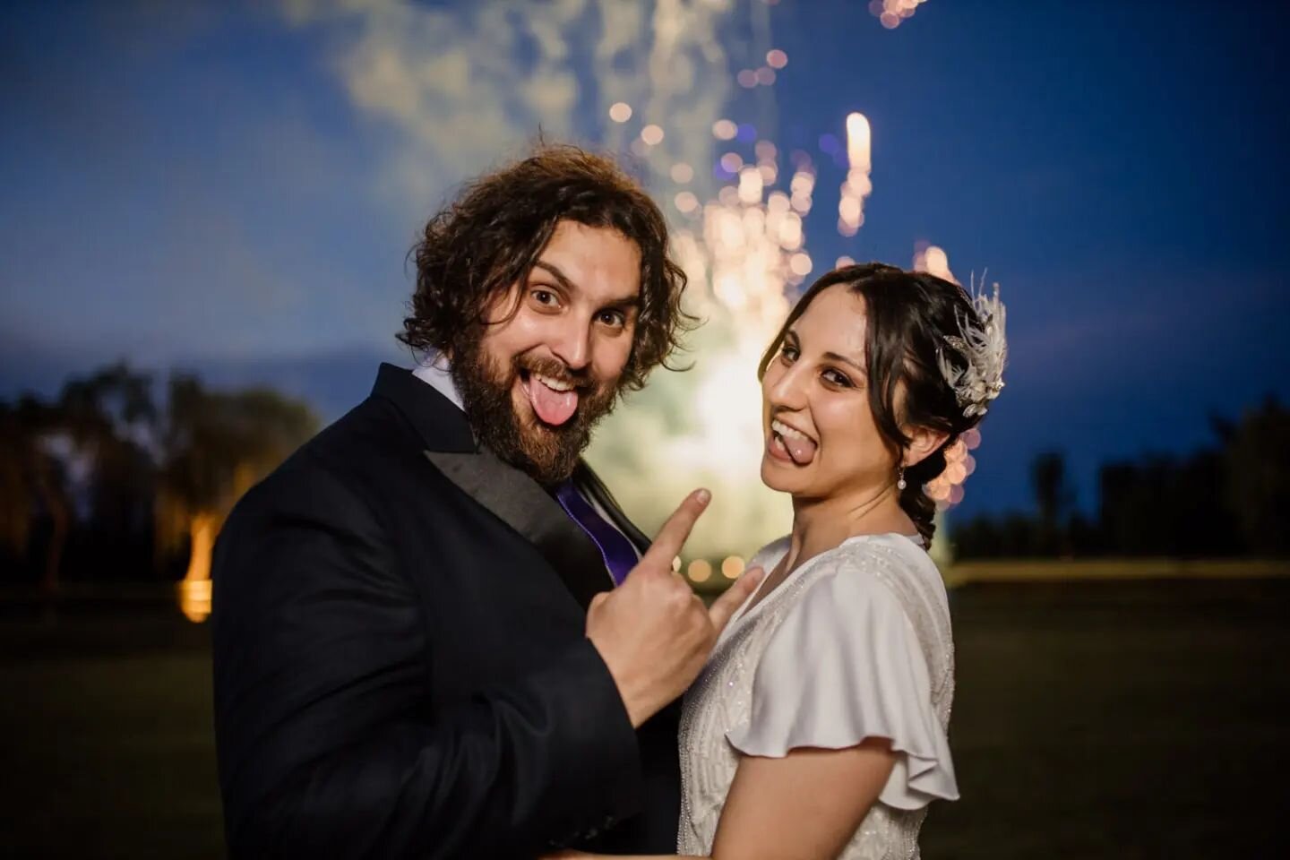 Estas fotos si que dicen m&aacute;s que mil palabras! 🎆🎇
@melinavfarias + @juankaitazoff rompiendo todo el s&aacute;bado en su tremenda boda!
(Gracias a los vecinos que nos regalaron los fuegos artificiales en el momento perfecto, jajaja)