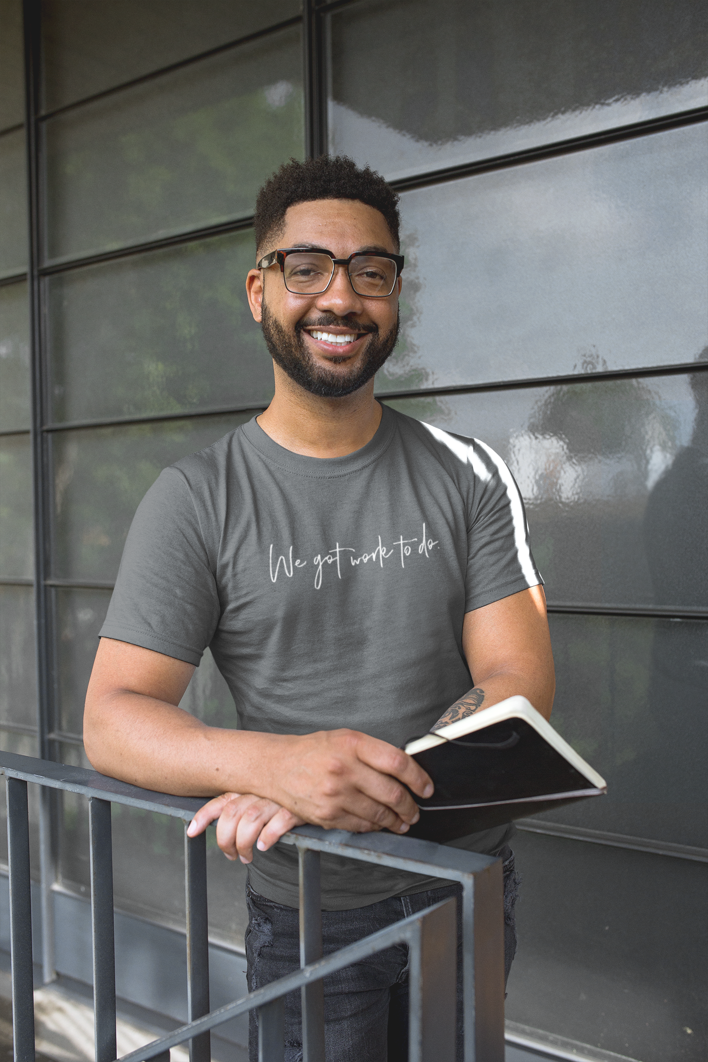 t-shirt-mockup-of-a-man-with-a-leather-bound-notebook-21354.png