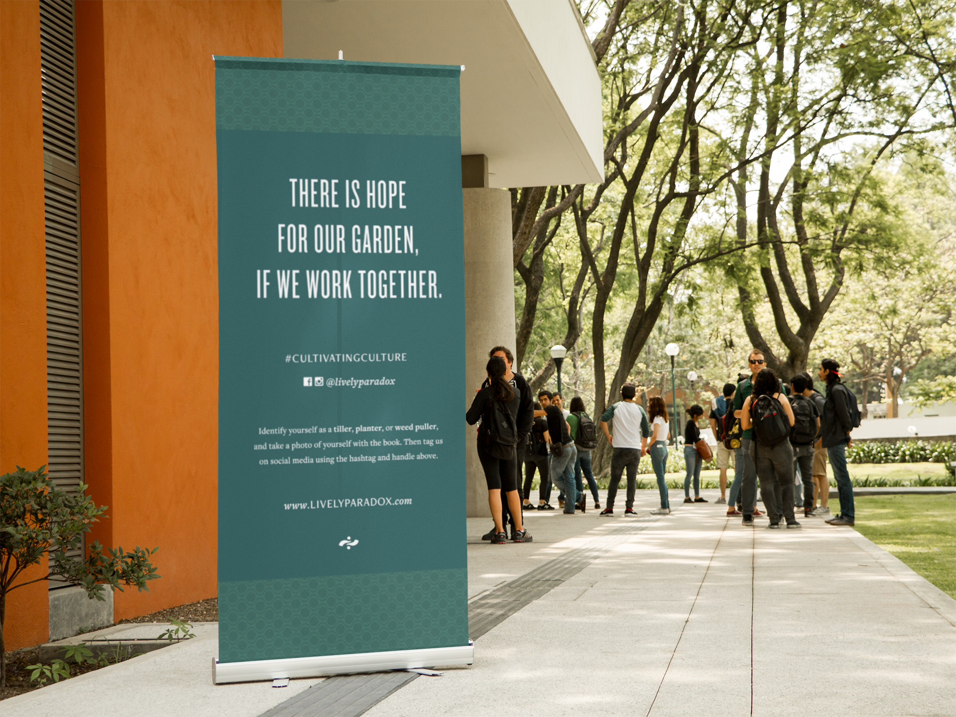 vertical-banner-mockup-outside-a-school-gymnasium-a10573.png