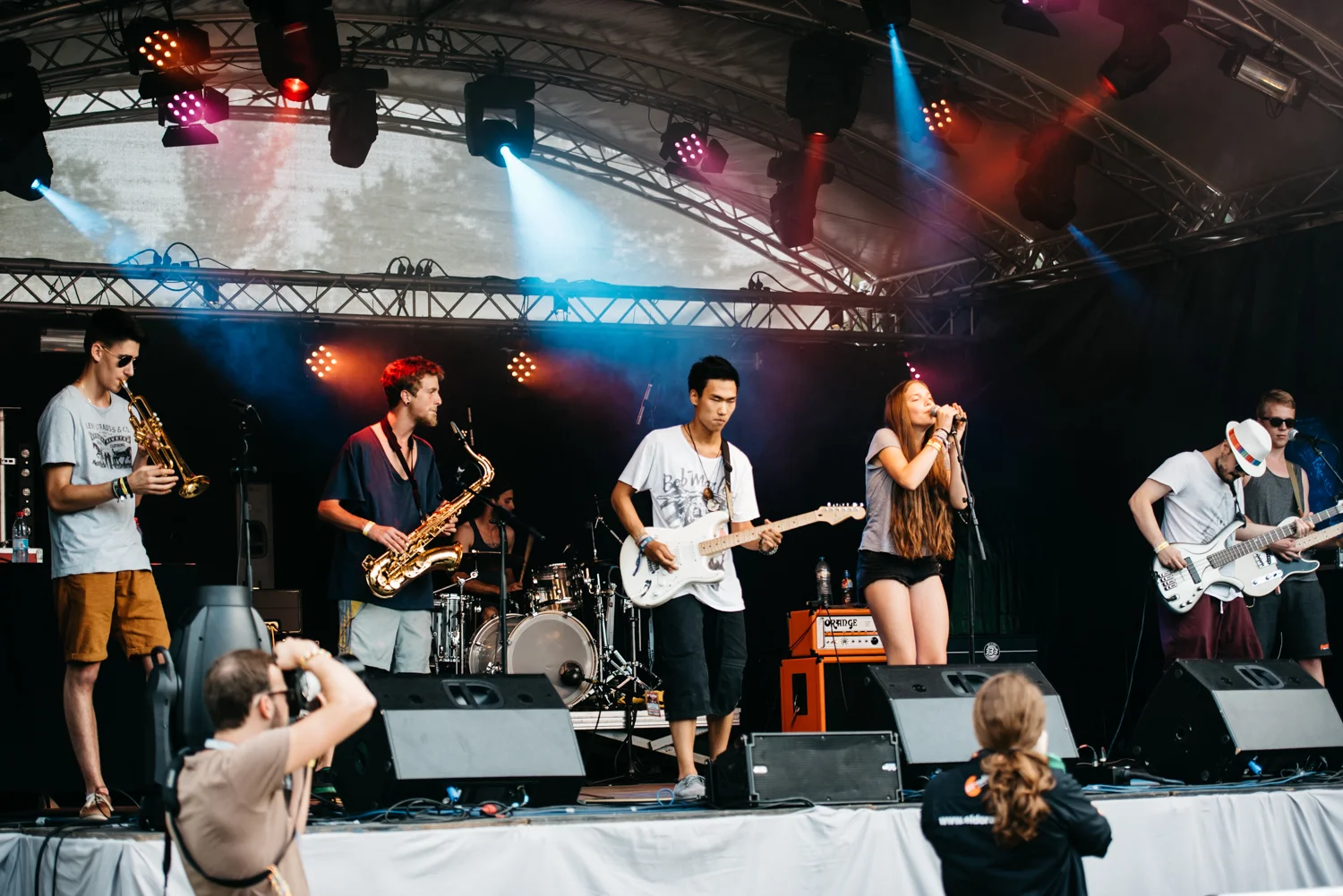 The full Riot Reef line-up, clearly enjoying themselves. This kind of fun is highly contagious!