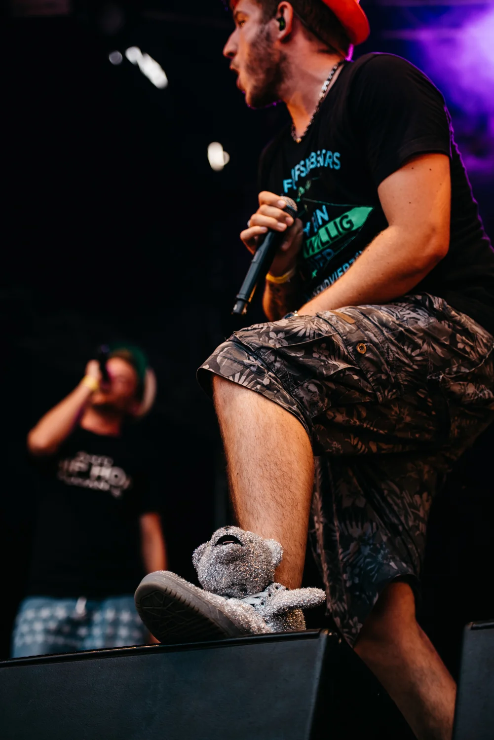 Errrrmmm... yeah... Teddy-bear shoes... ;-)