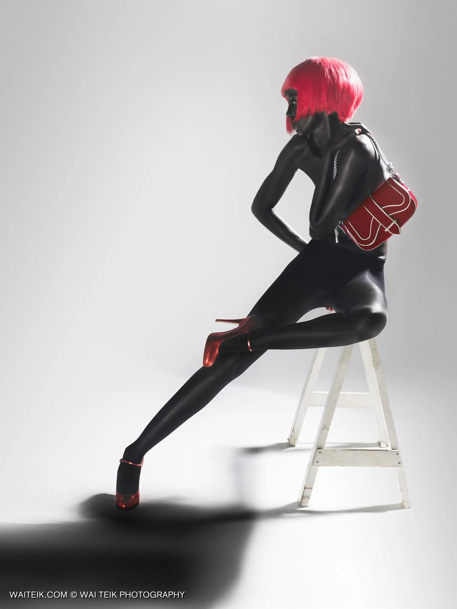 WaiTeik-Noir-03.jpg