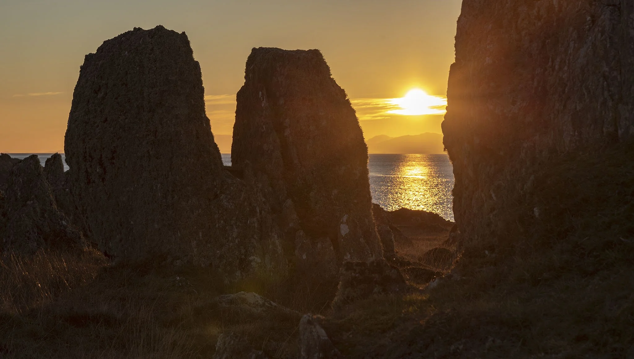 Exploring a monumental coastal landscape