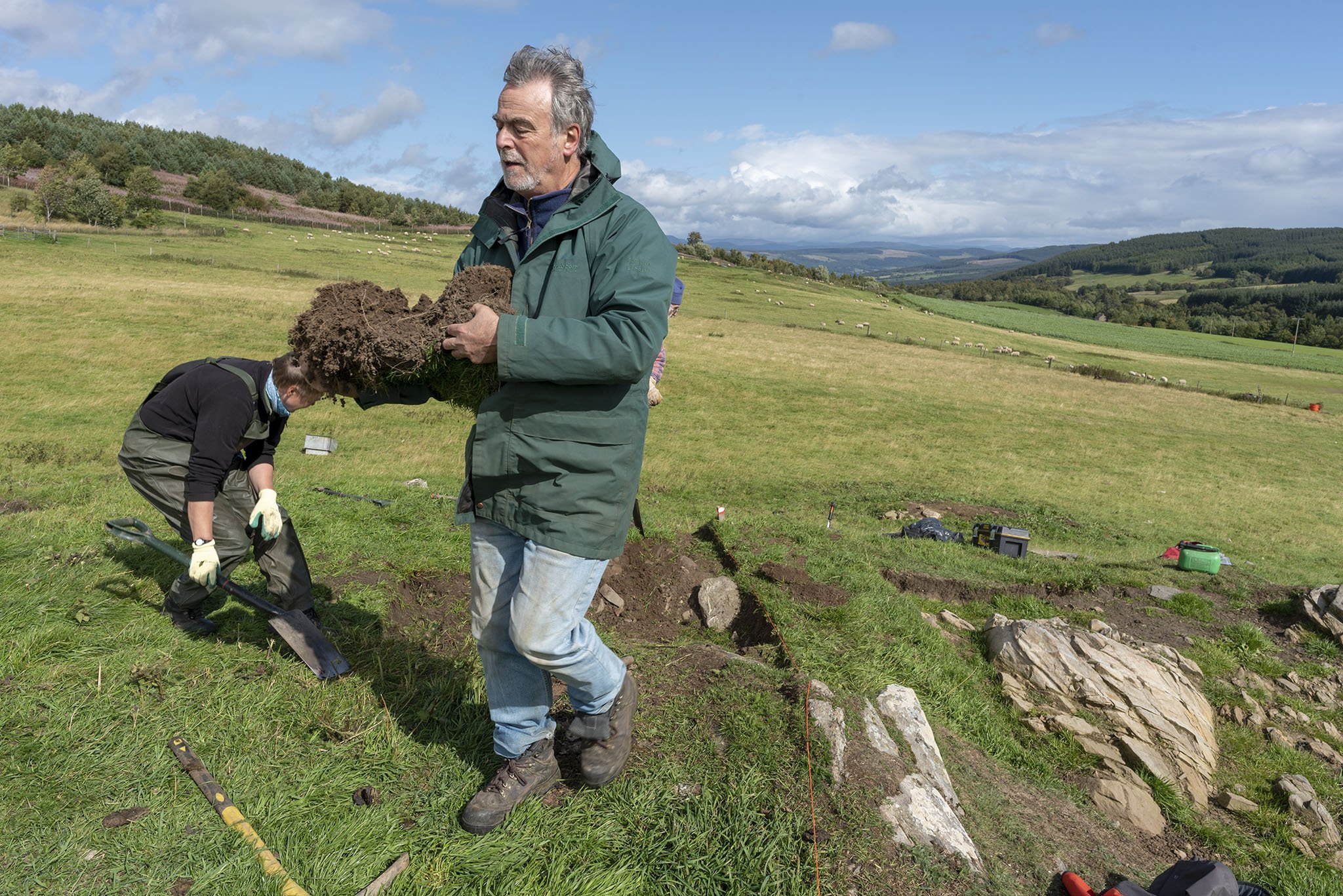 Excavating rock art in Strath Tay day 1: Quartz beneath the turf