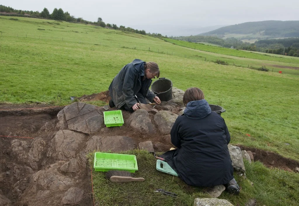 Excavating rock art in Strath Tay day 11: Further quartz deposits on the outcrop