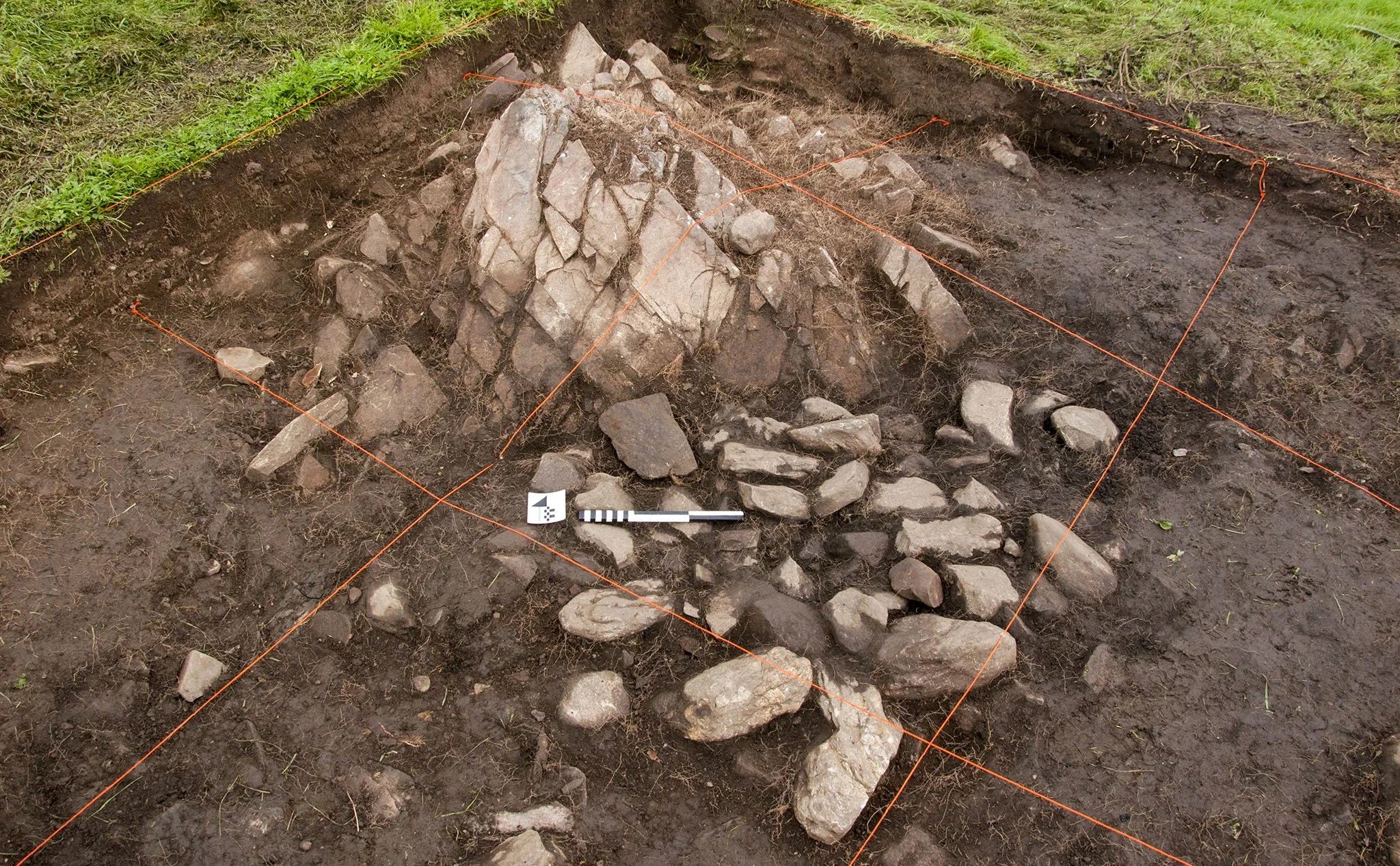 Excavating rock art in Strath Tay day 7: Deposits of Quartz